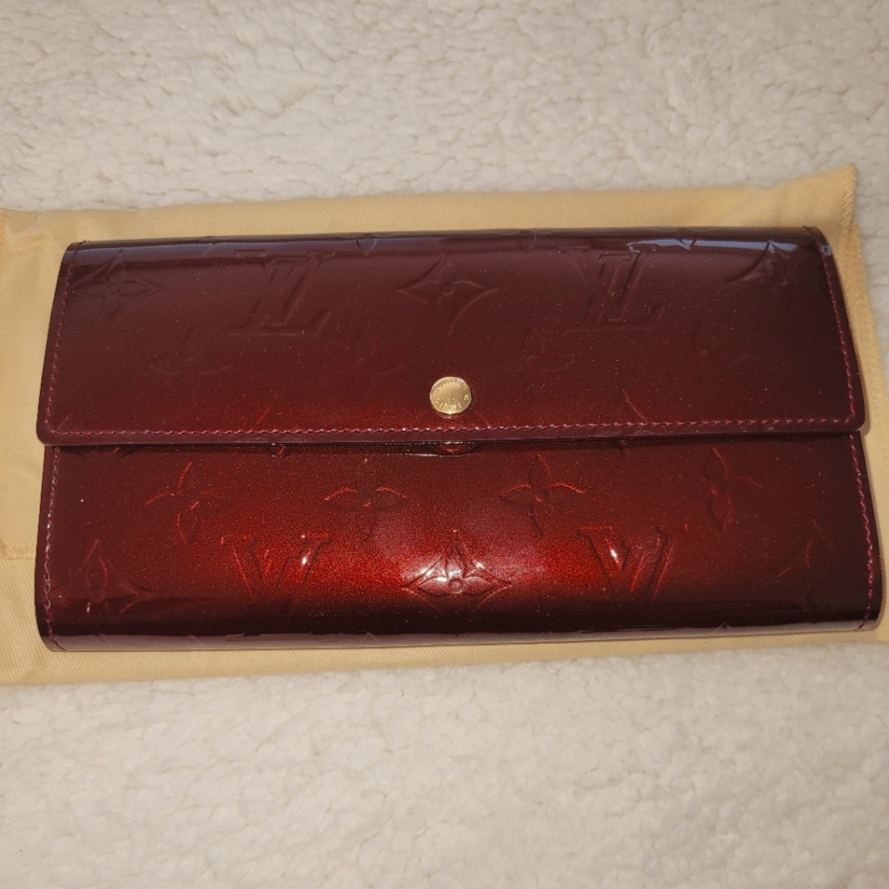 Louis Vuitton Rouge Fauviste Monogram Vernis Sarah Wallet